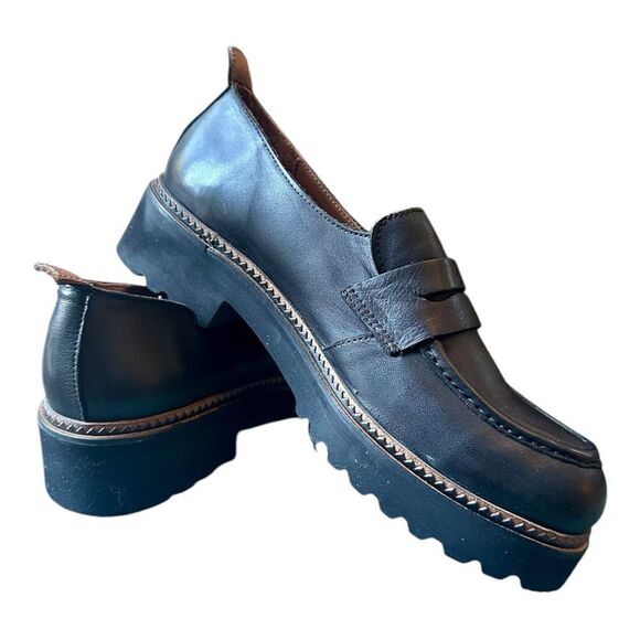 Bueno Annie Platform Penny Loafer. Item # 574758
UPC # 197061388809 New with Bx. - Picture 3 of 10